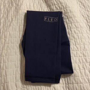 NWOT Fleo Janus leggings (navy)